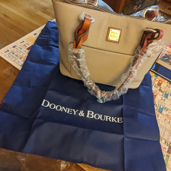 Dooney & Bourke Tan Leather Purse - Picture 10 of 13